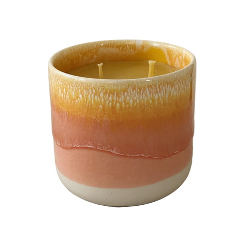 Bienenwachskerzen im pink-gelben Keramikbecher
